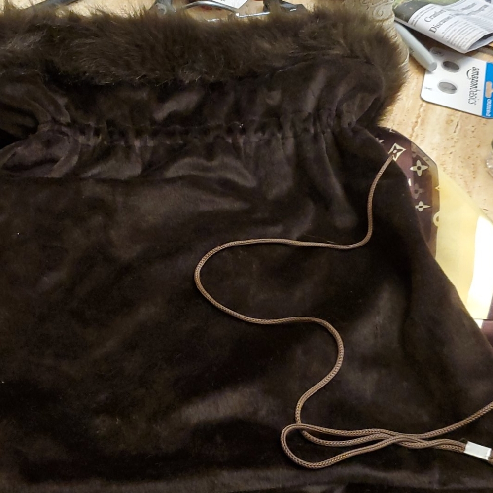 Women cute  brown duffle drawstring bag w / fur